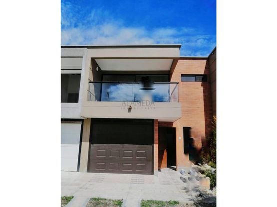 Casa disponible para Venta en Rionegro con un valor de $680,000,000 código 67124