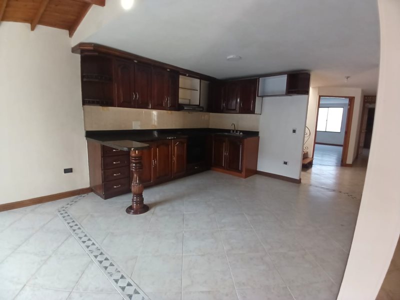 Casa disponible para Arriendo en Medellín con un valor de $3,500,000 código 67261