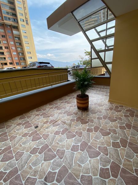 Apartamento disponible para Arriendo en Medellin Loma De Los Bernal Foto numero 1