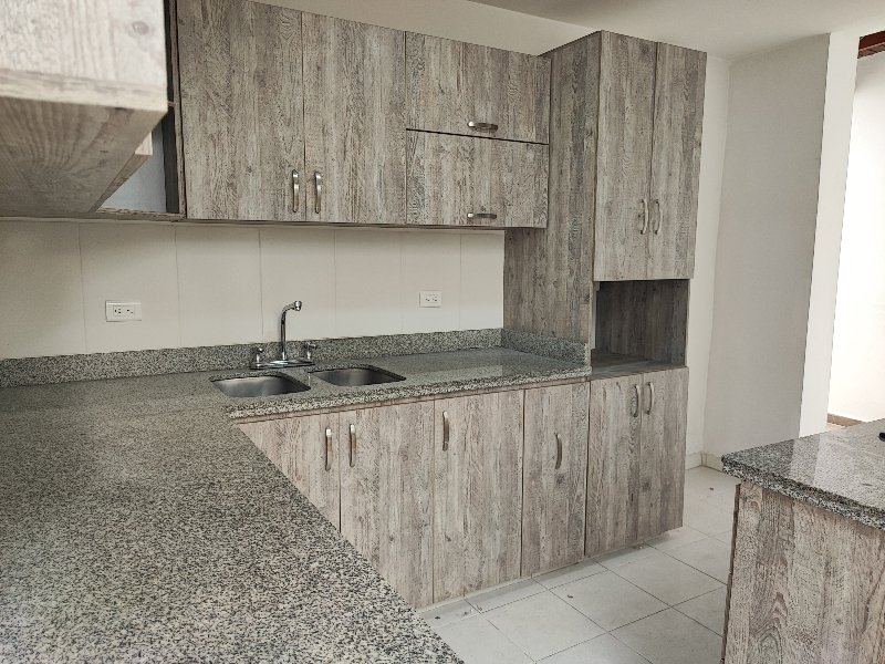 Casa-local disponible para Arriendo en Medellin Conquistadores Foto numero 1