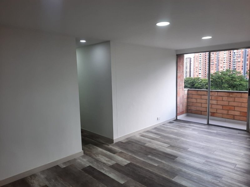 Apartamento disponible para Arriendo en Medellin Loma De Los Bernal Foto numero 1